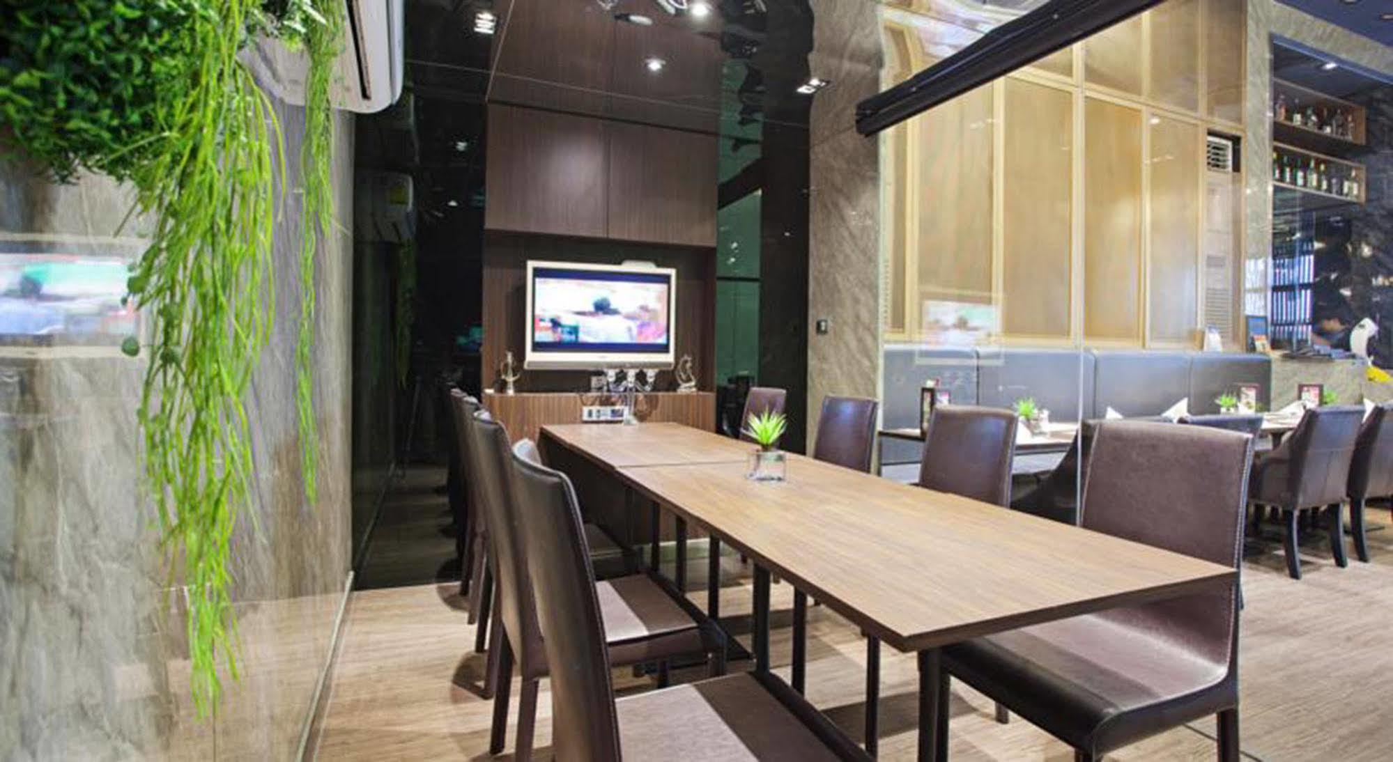 V Residence Bangkok Dış mekan fotoğraf