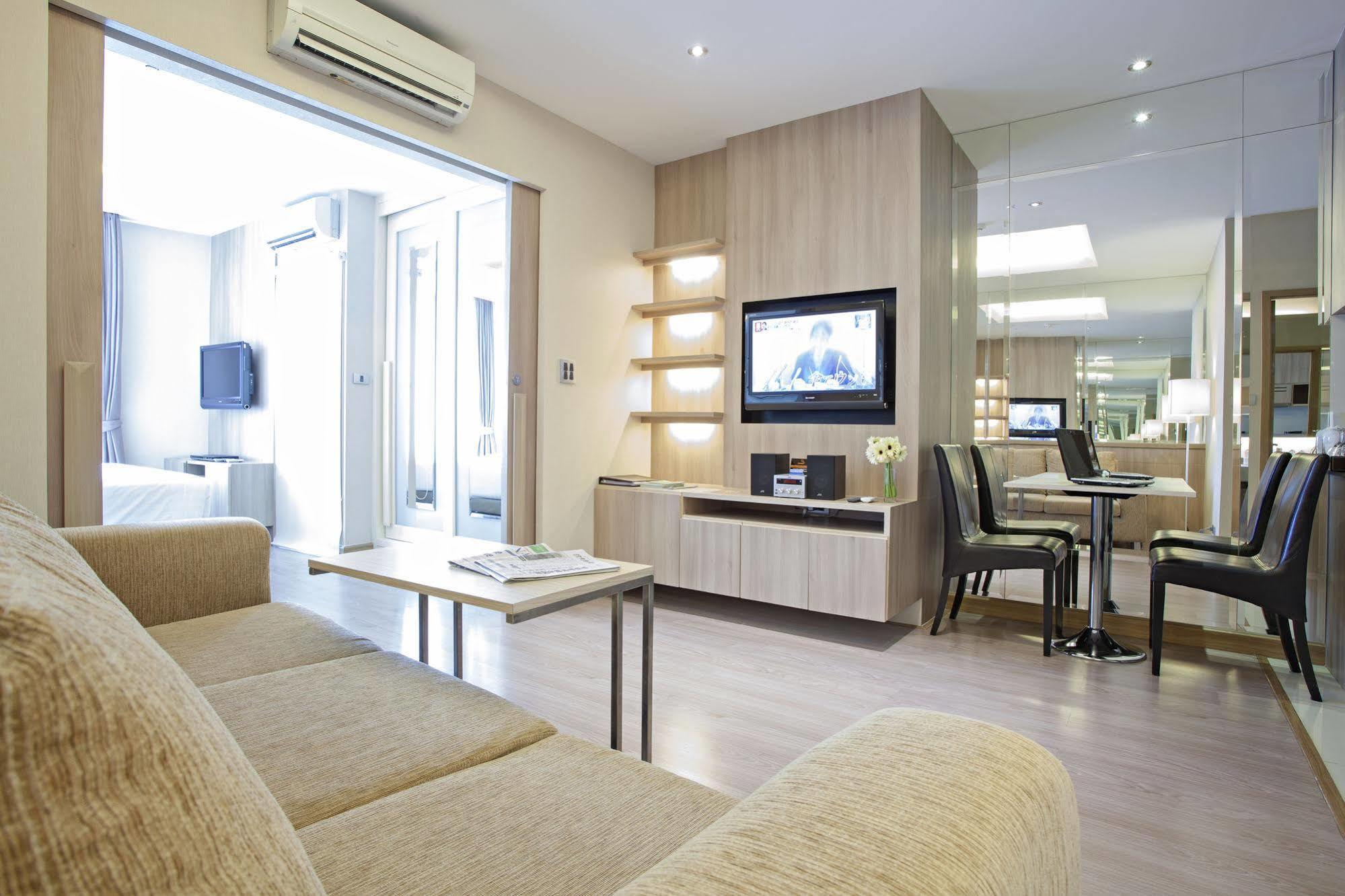 V Residence Bangkok Dış mekan fotoğraf