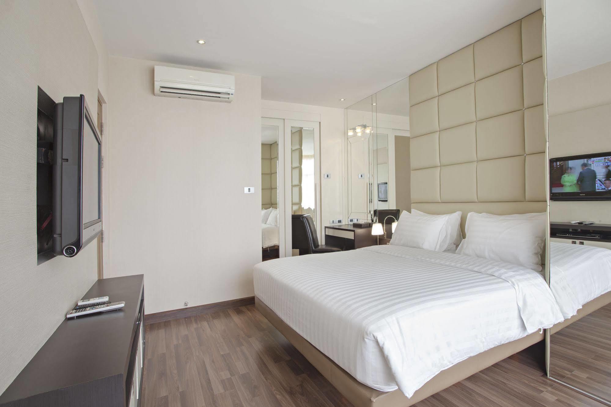 V Residence Bangkok Dış mekan fotoğraf