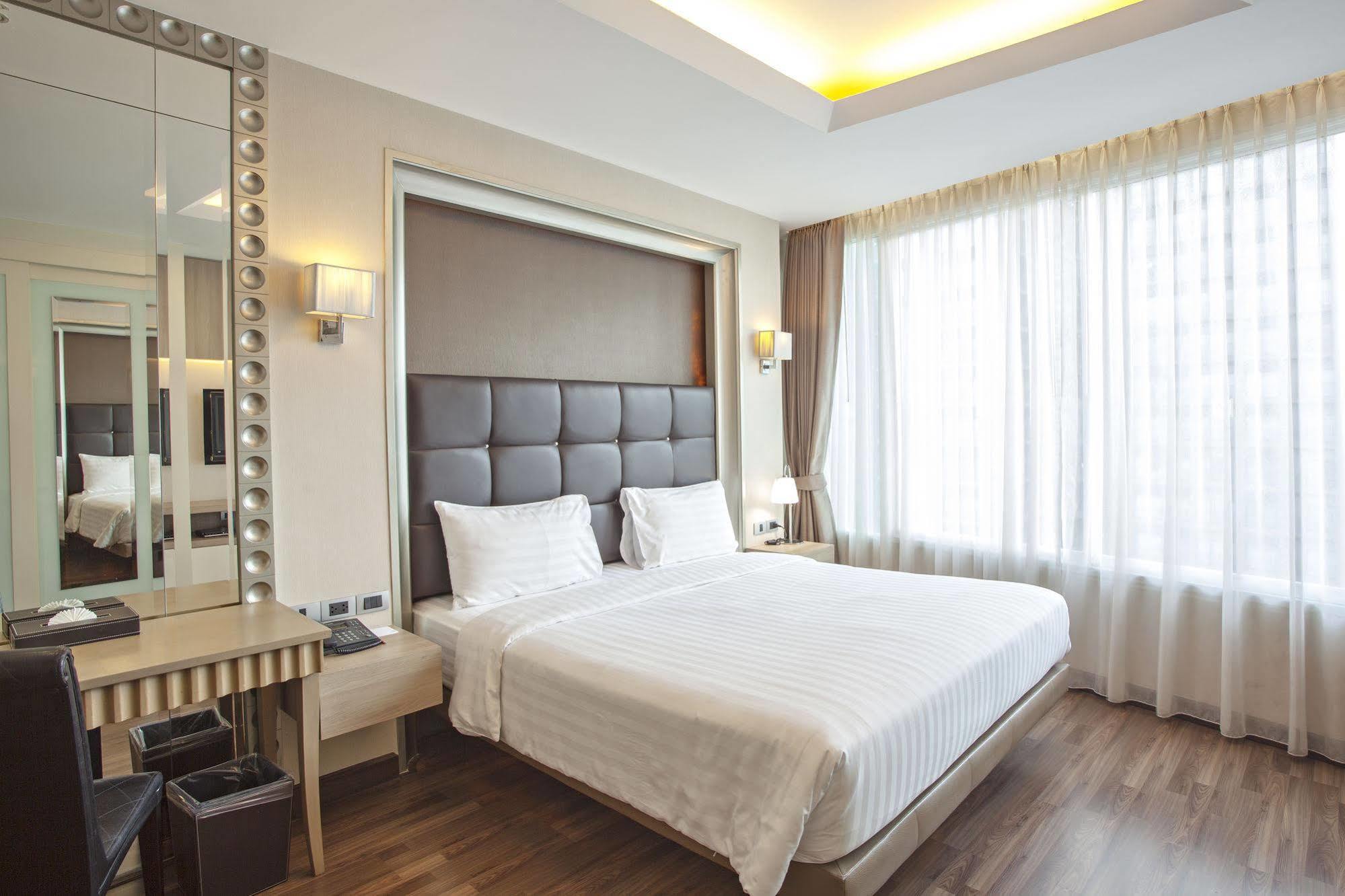 V Residence Bangkok Dış mekan fotoğraf