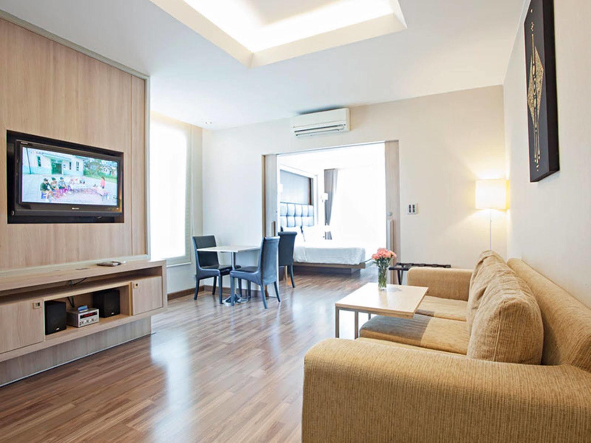 V Residence Bangkok Dış mekan fotoğraf