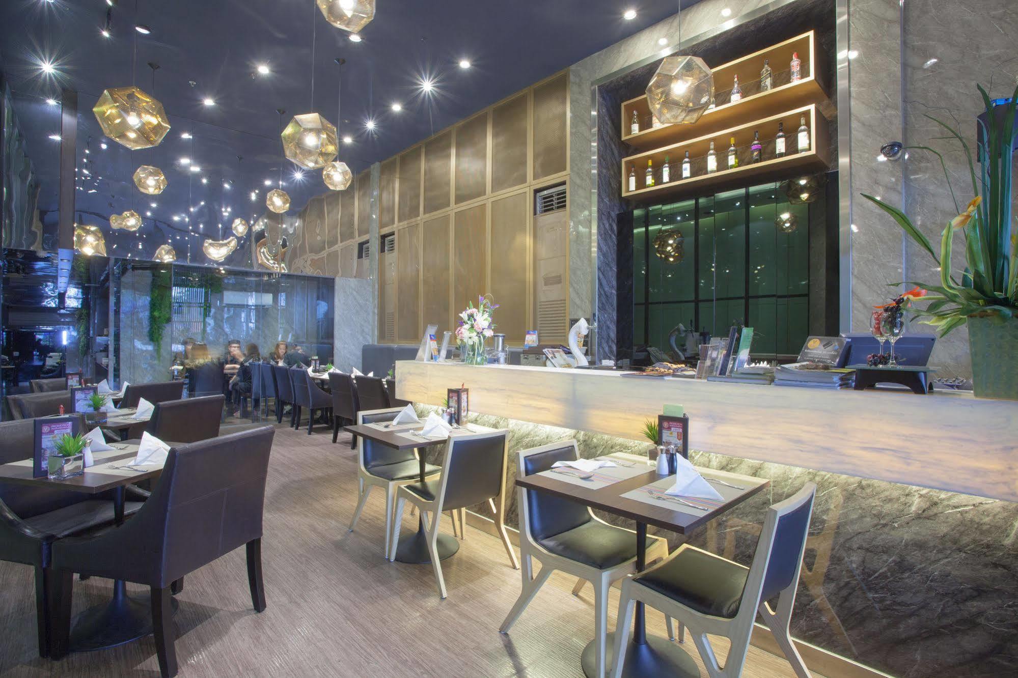 V Residence Bangkok Dış mekan fotoğraf