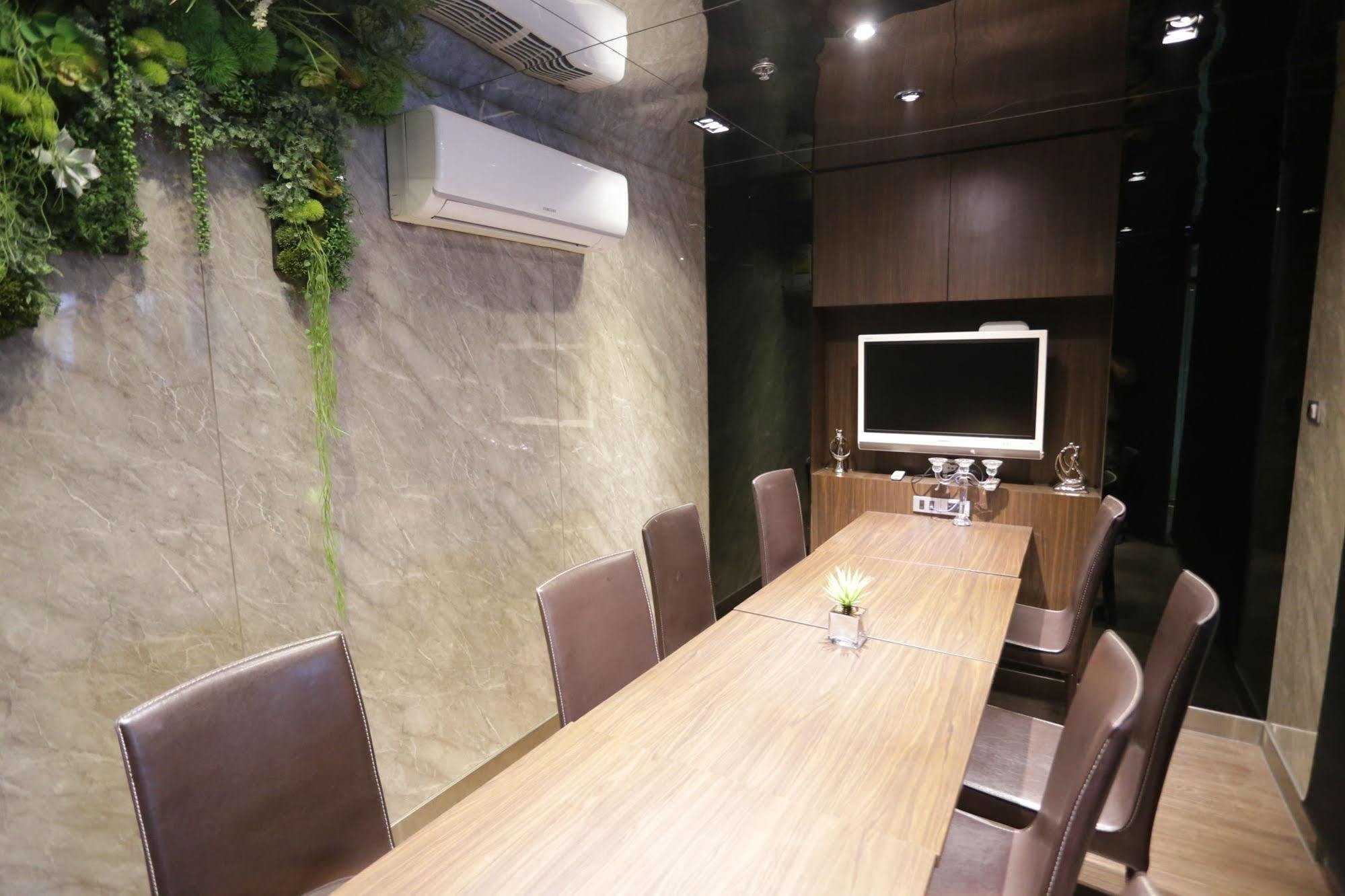 V Residence Bangkok Dış mekan fotoğraf