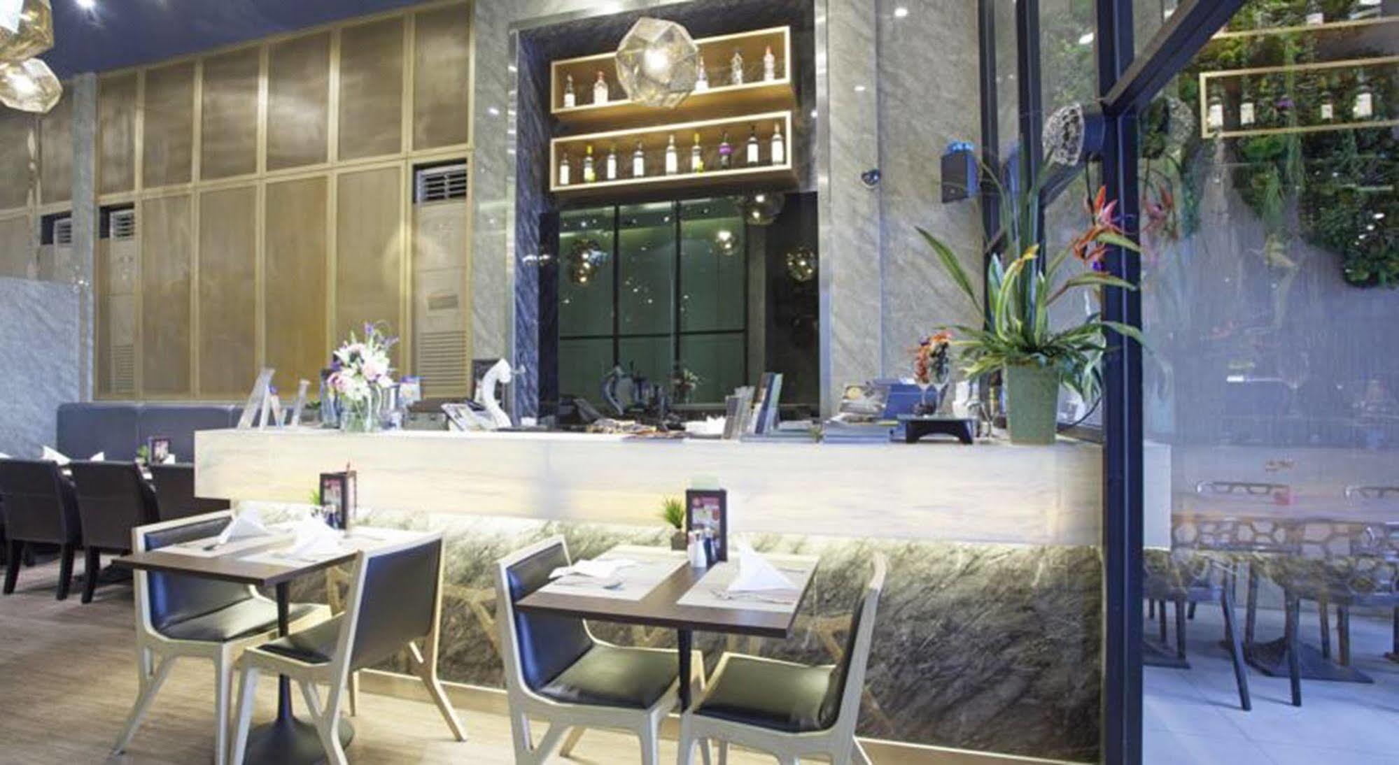 V Residence Bangkok Dış mekan fotoğraf